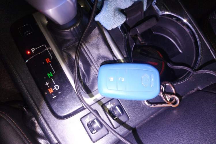 Used Toyota Highlander 2018 2.0T Four-Wheel Drive Luxury Edition 7 Seats China V Emission Standard Vehicle Key