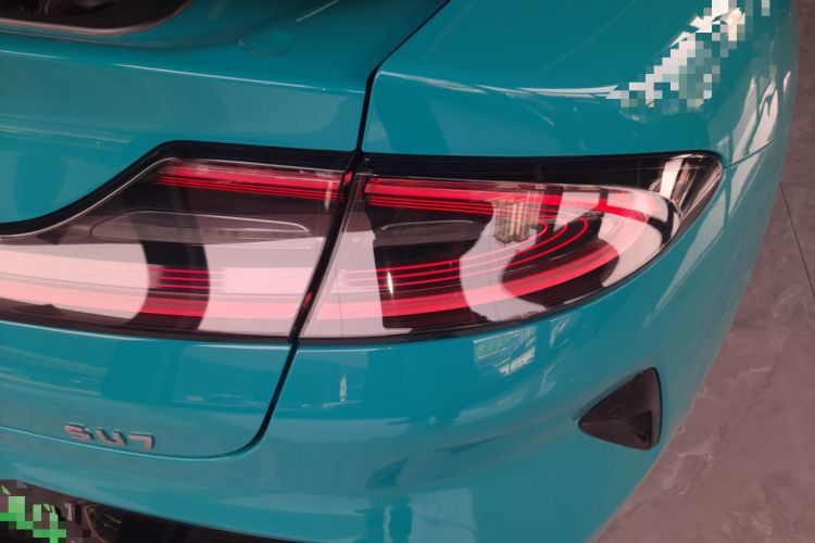 Used Xiaomi Auto SU7 2024 Rear-Drive Ultra-Long Range Advanced Pro-Level Intelligent Driving Version Right Rear Taillight