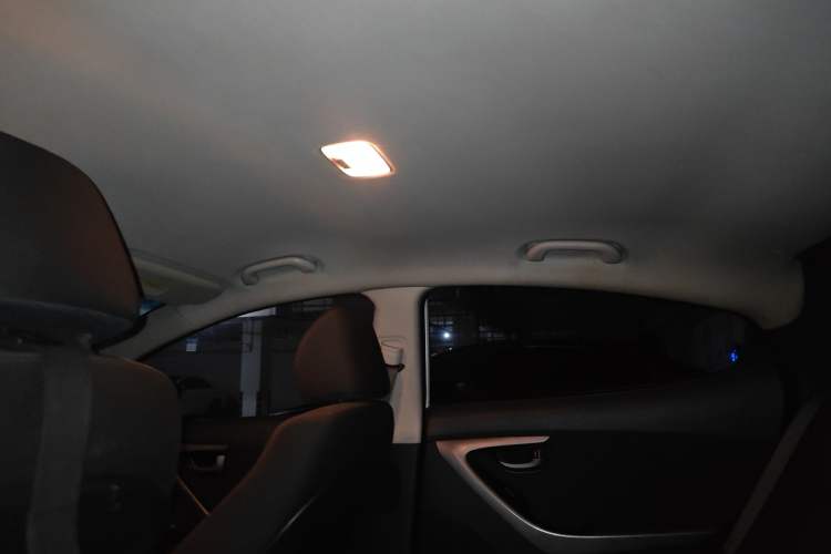 Used Hyundai Elantra (5th Generation / Langdong) 2016 1.6L Automatic Smart Version
