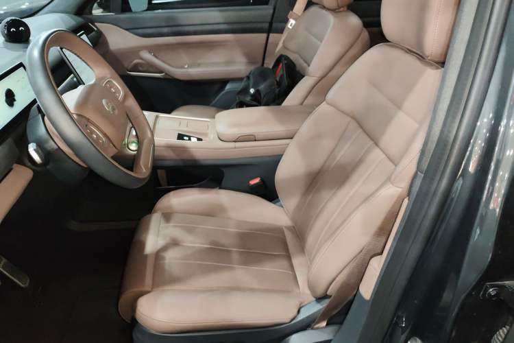 Used Nio ES8 2023 75 kWh Executive Edition
