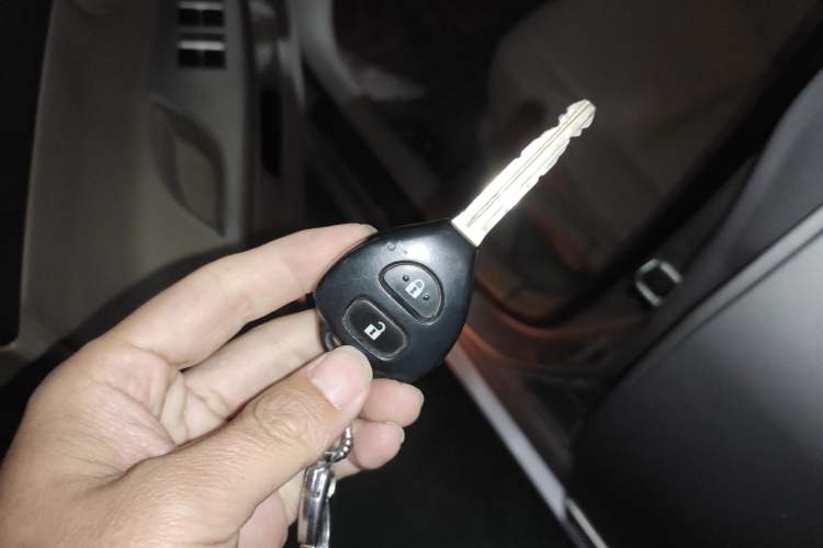 Used Toyota Corolla 2013 Special Edition 1.8L CVT ZhiKu GL-i Vehicle Key