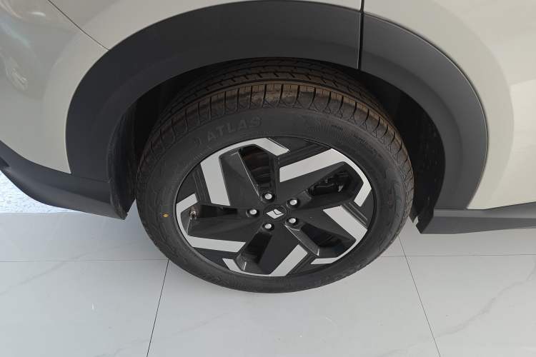 Used Baojun Yunhai 2025 Model 500km Pure Electric Travel Edition Right Rear Wheel Hub