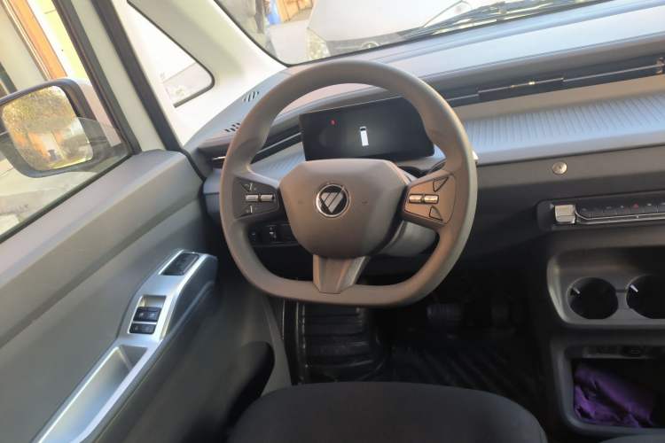 Used Foton Scenic i7 2025 Professional Logistics Short-Wheelbase Front-Wheel Drive Aiyike 41.86 kWh Zhiyuan Edition Flat Roof Single Tire 2 Seats