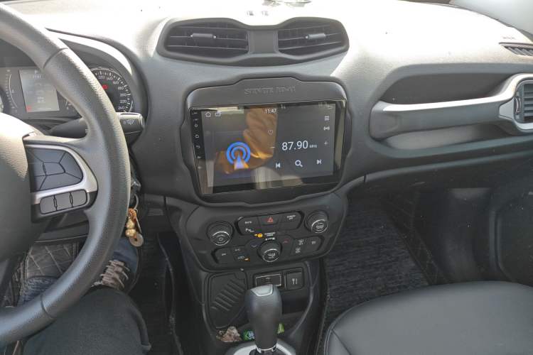 Used Jeep Renegade 2019 220T Automatic Leading Edition Audio And AC Panel