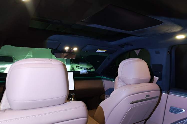 Used ONVO Luxeed L90 2025 Model—Ultra Six-Seater Version Headliner