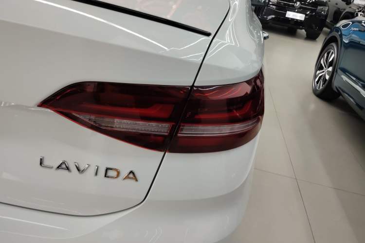 Used Volkswagen Lavida 2024 300TSI DSG Starry Sky Leading Edition Right Rear Taillight