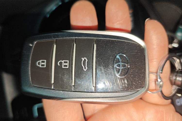 Used Toyota Avalon 2024 Dual-Motor 2.0L Premium Edition
