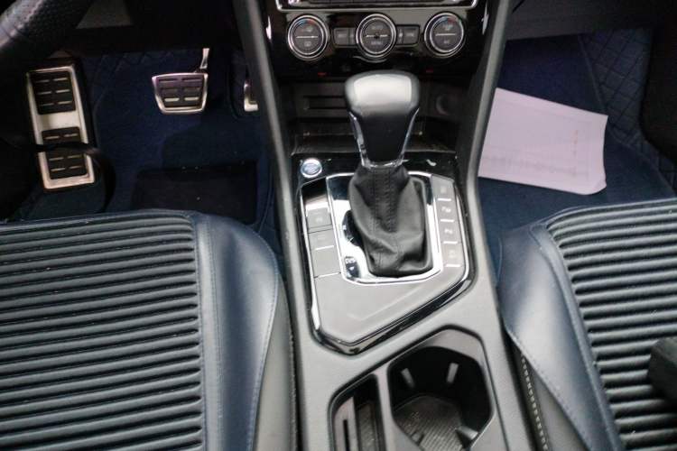 Used Volkswagen Tiguan L 2019 Revised 330TSI Automatic Two-Wheel Drive Smart & Luxury Edition China VI Standard
