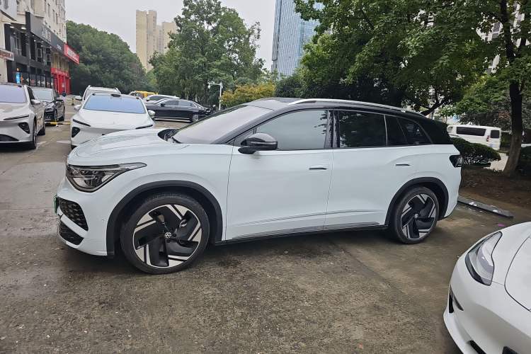 Used Volkswagen ID.6 X 2023 Upgraded Version Kinetic All-Wheel Drive Edition Left Side