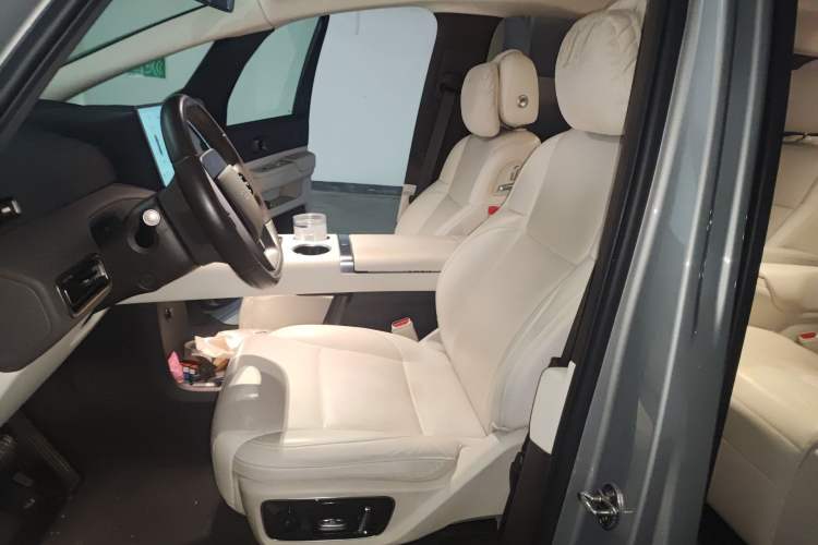 Used Li Auto MEGA 2024 Ultra Model
