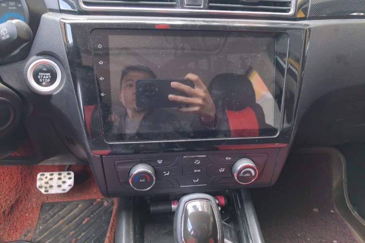 Used Dongfeng Fengon 580 2017 1.5T CVT Luxury Model Audio And AC Panel