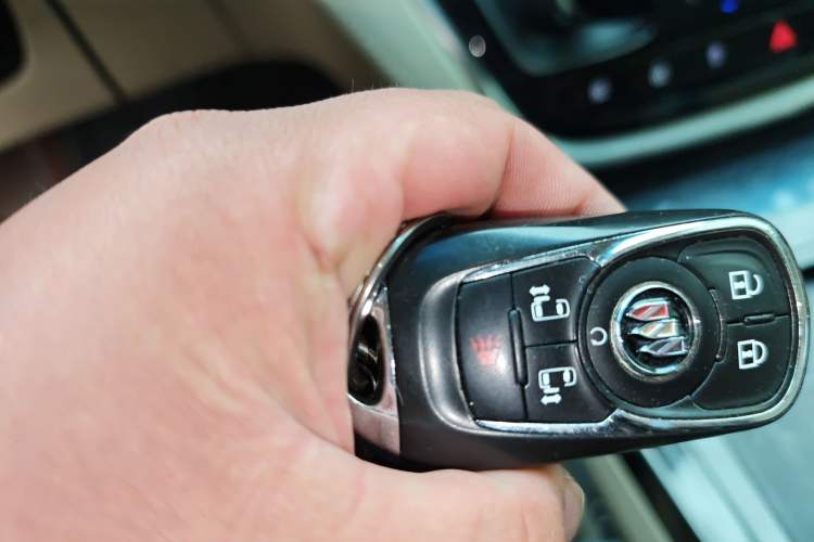 Used Buick GL8 2022 ES Landtrek 653T Luxury Edition