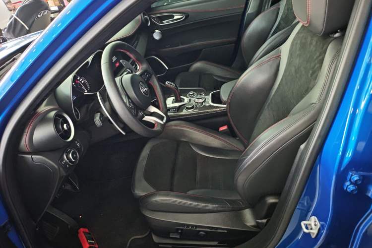 Used Alfa Romeo Giulia 2022 2.0T 280HP Veloce Track Edition
