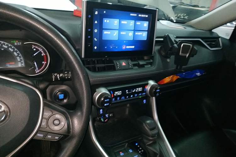 Used Toyota RAV4 2021 2.0L CVT Two-Wheel Drive Fashion Edition
