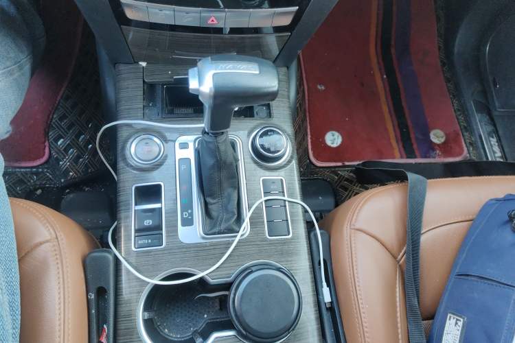 Used Haval H9 2015 2.0T Four-Wheel Drive Luxury 7-Seater Gear Lever