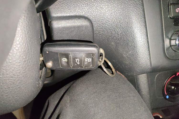 Used Volkswagen Polo 2011 1.6L Automatic ZhiShang Version Vehicle Key