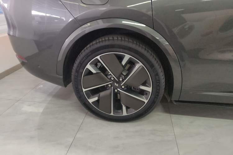 Used Li Auto L9 2025 Pro Smart Refreshed Edition
