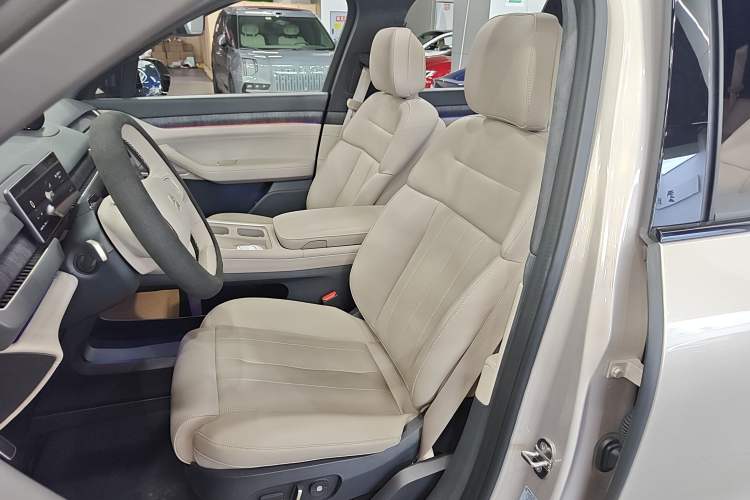 Used Nio ES8 2023 75 kWh Executive Edition Left Front Seat