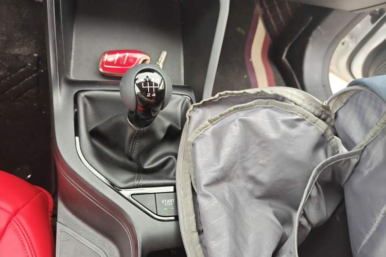 Used Roewe i5 2023 1.5L Manual Comfort Edition
