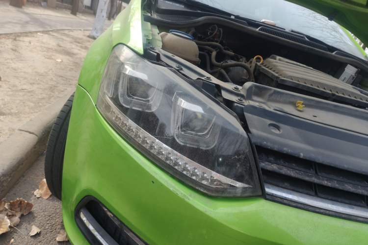 Used Volkswagen Polo 2014 1.4L Automatic Comfort Edition Right Front Headlight