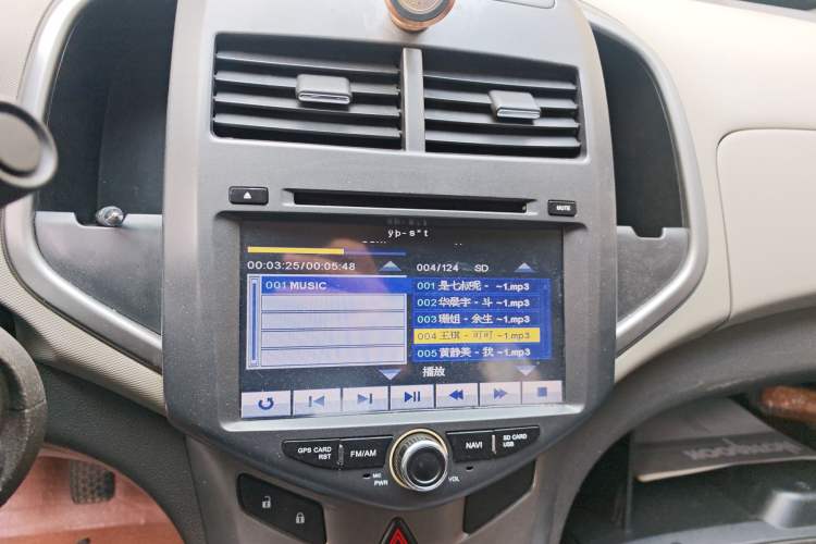 Used Chevrolet Aveo Sonic 2011 Sedan 1.4L MT SL
