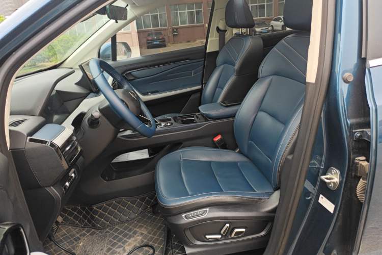 Used Livan 9 2023 470 km Founder Edition Left Front Seat