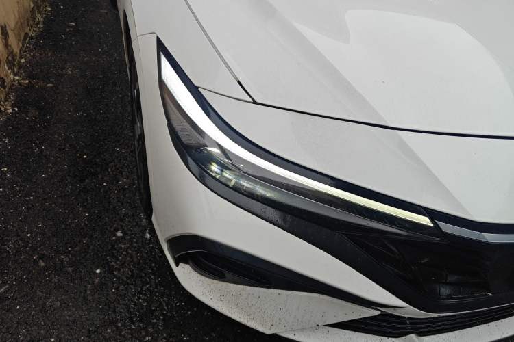 Used Hyundai Elantra 2023 1.5L CVT LUX Prestige Edition Right Front Headlight