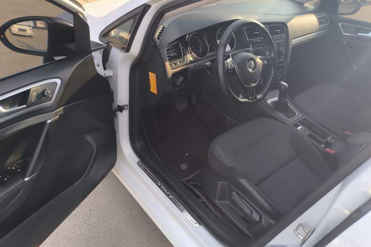 Used Volkswagen Golf 2018 230TSI Automatic Comfort Model Driver Seat