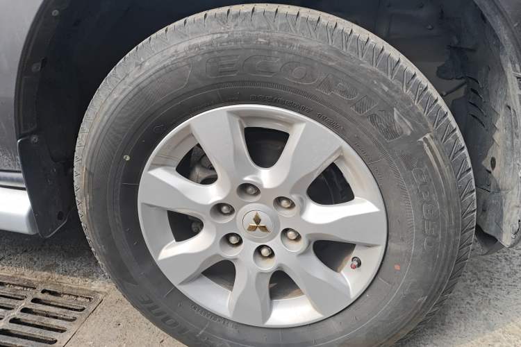 Used Mitsubishi Pajero 2015 3.0L Elite Plus Version China IV Standard