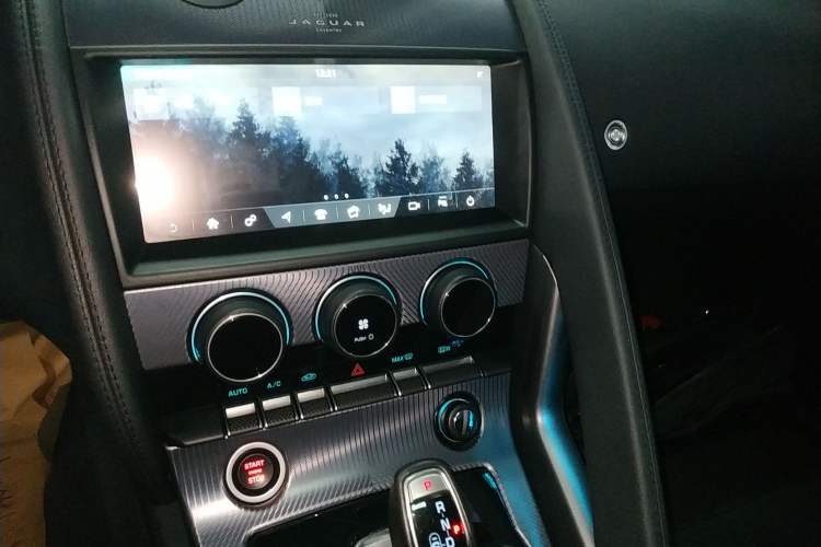 Used Jaguar F-TYPE 2021 P380 All-Wheel-Drive R-Dynamic Hardtop Version Audio And AC Panel