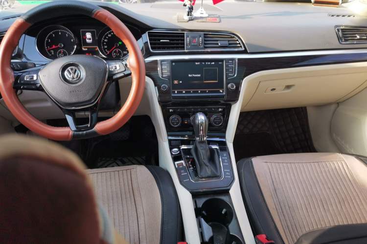 Used Volkswagen Lamando 2017 280TSI DSG Luxury Edition
