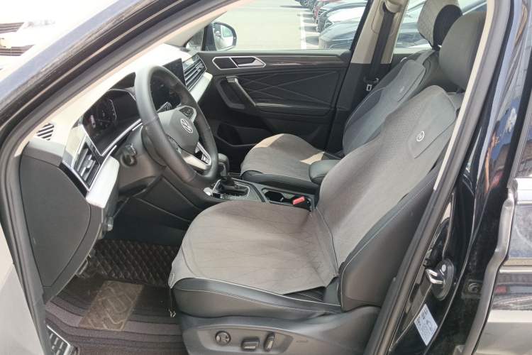 Used Volkswagen Tiguan L 2024 330TSI Automatic Two-Wheel Drive R-Line Enhanced Edition Left Front Seat