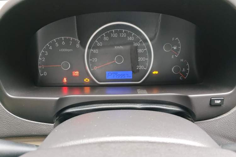 Used Hyundai Celesta 2011 1.6L Automatic Comfort Edition Odometer Close Up