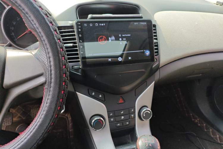 Used Chevrolet Cruze 2012 1.6L SE MT Audio And AC Panel