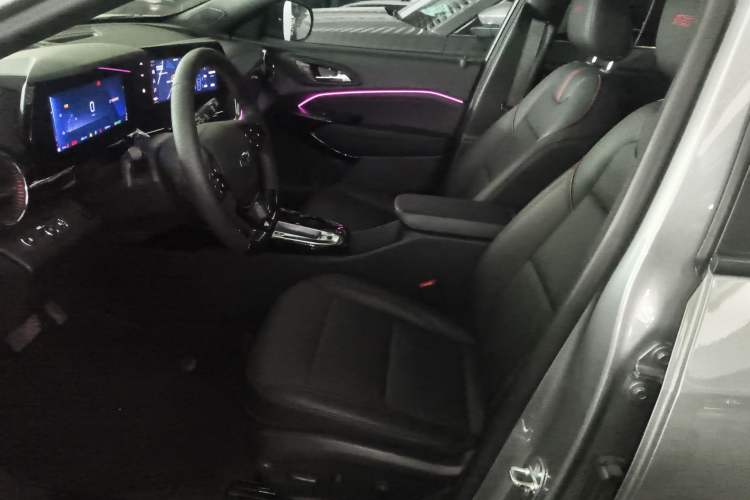 Used Chevrolet Seeker 2022 1.5T CVT RS Bee Wave Edition Left Front Seat