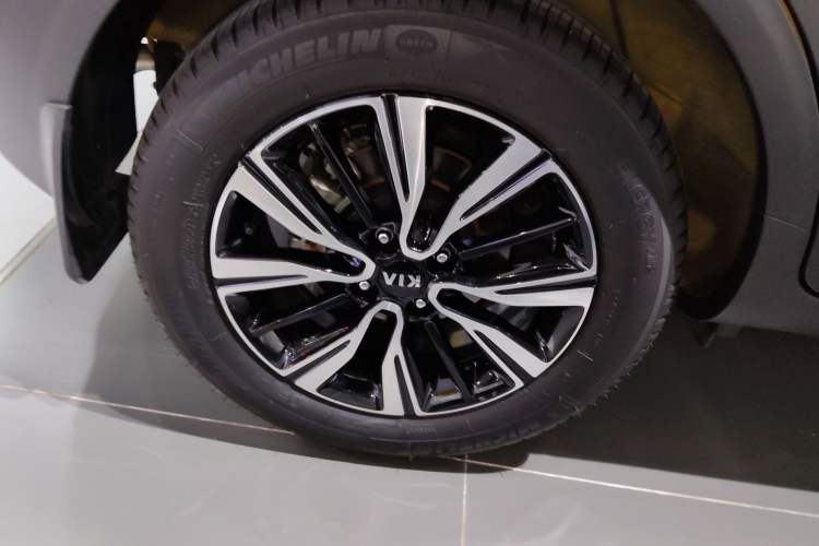 Used Kia kx1 Stonic 2021 1.4L CVT Fun & Sunroof Model
