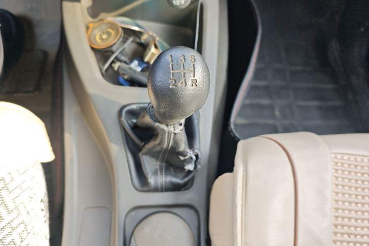 Used Wuling Rongguang V 2015 1.2L Standard Version
