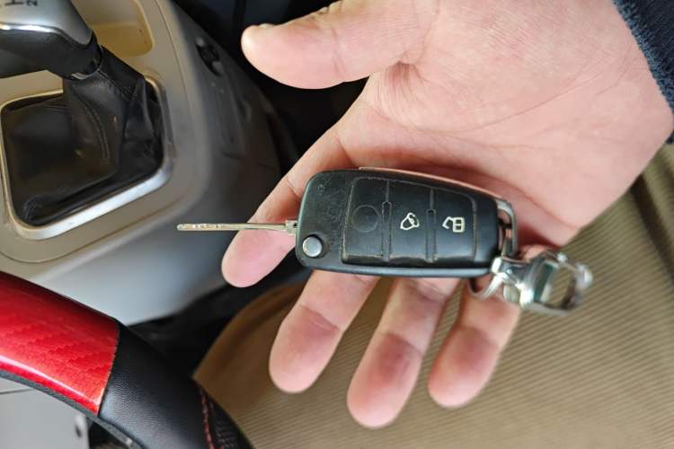 Used JAC Refine M3 2019 PLUS Maker Edition 1.8L Luxury Smart Model with 9 Seats Vehicle Key