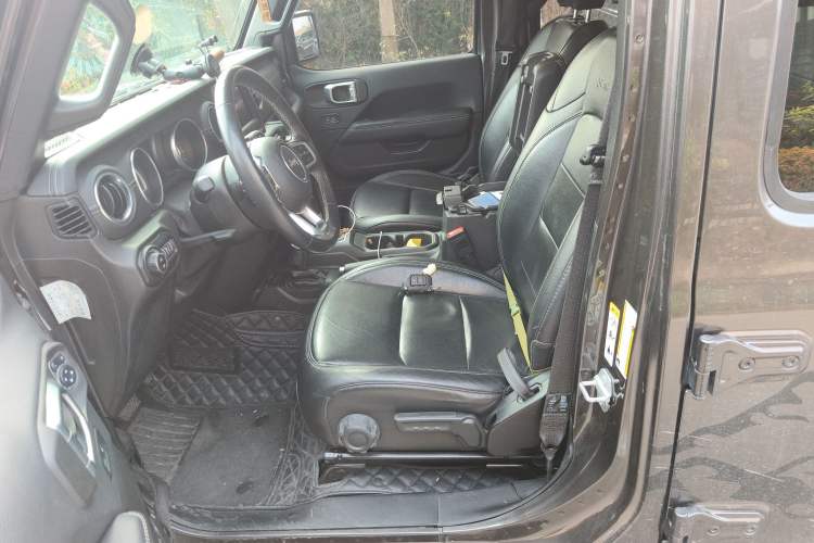 Used Jeep Wrangler 2018 2.0T Sahara Four-Door Edition Driver Seat