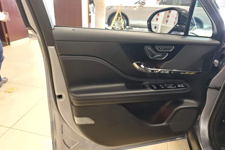 Used Lincoln Corsair 2023 2.0T Two-Wheel-Drive Luxury Edition