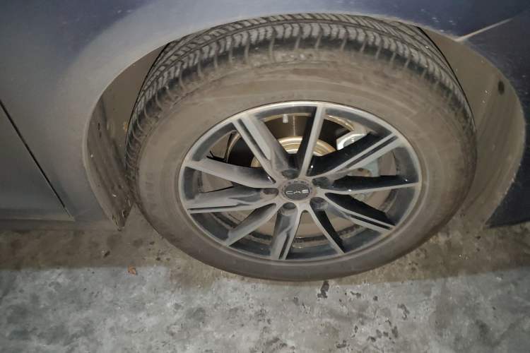 Used BYD Seal 06 New Energy 2024 DM-i 80KM Prestige Model Right Front Wheel Hub