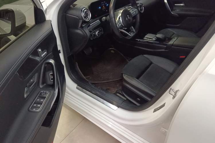 Used Mercedes-Benz A-Class 2021 A 200 L Sport Sedan Fashion Model
