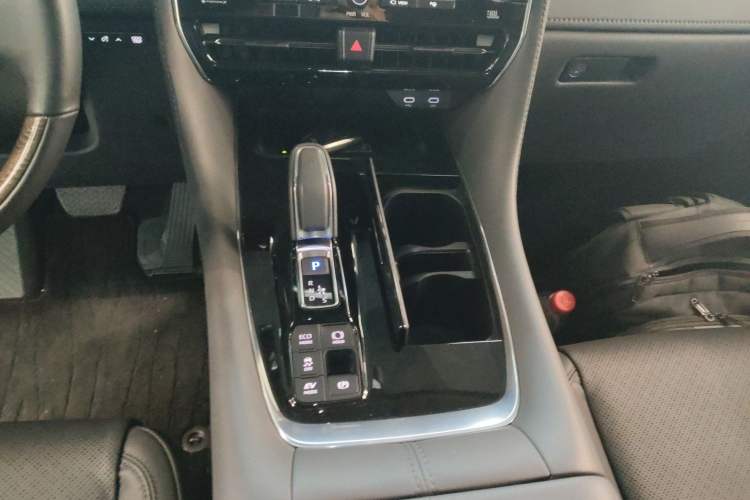 Used Toyota Alphard 2024 Dual-Engine 2.5L Deluxe Edition
