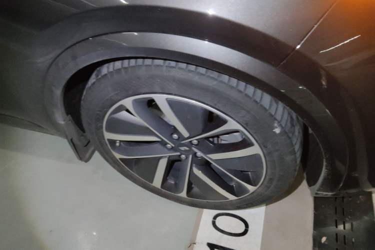 Used Li Auto L9 2023 Pro Model Right Front Wheel Hub