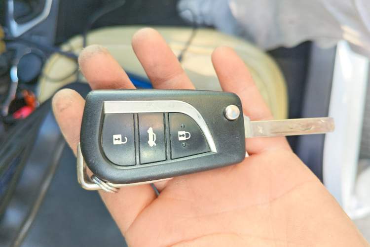 Used Toyota Corolla 2017 Revised Version 1.6L Manual GL Vehicle Key