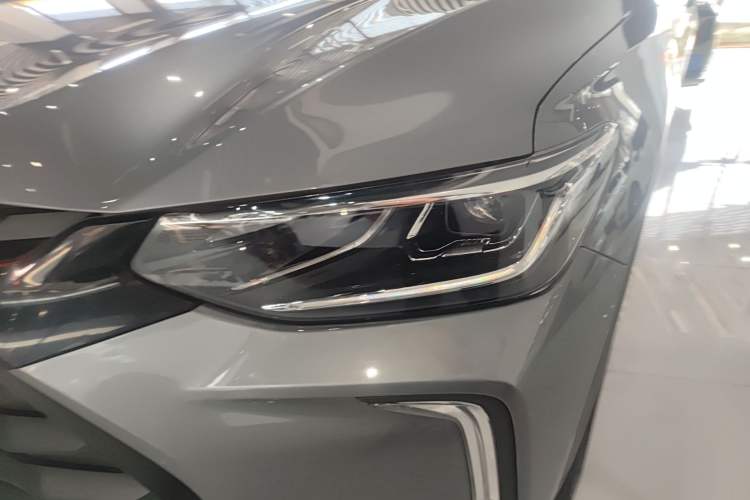 Used Chevrolet Trax 2019 Redline 325T Automatic Fun Edition China VI Standard Left Front Headlight