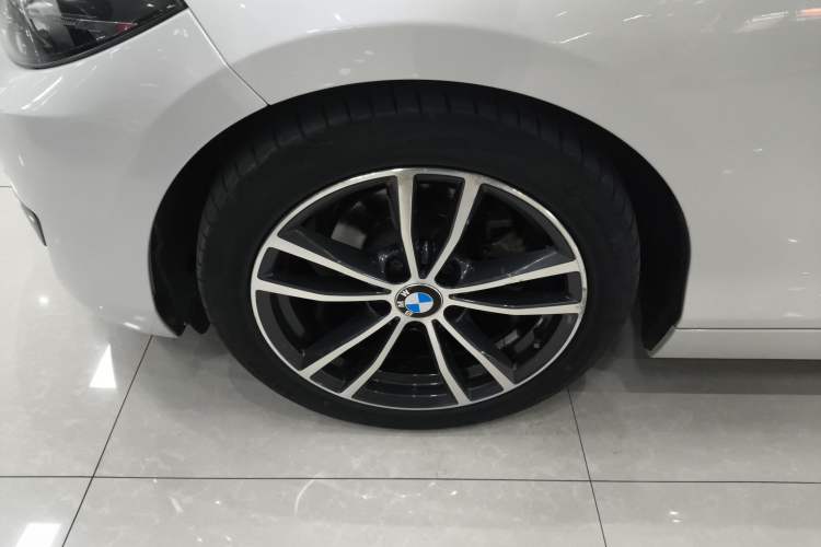 Used BMW 2 Series (Import) 2018 220i Convertible Coupe Sports Design Package
