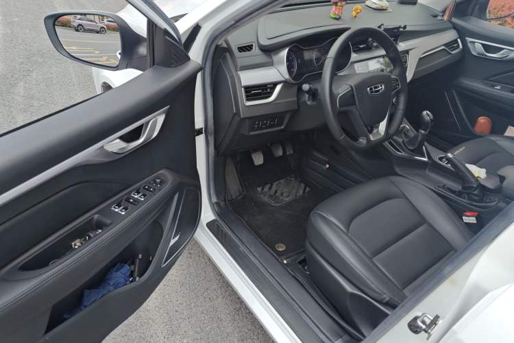 Used Geely Auto Vision 2019 Upgraded Model 1.5L Manual Luxury Version China VI Standard Driver Seat