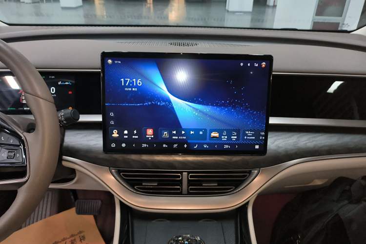 Used Denza D9 2024 DM-i 1050 Luxury Model
