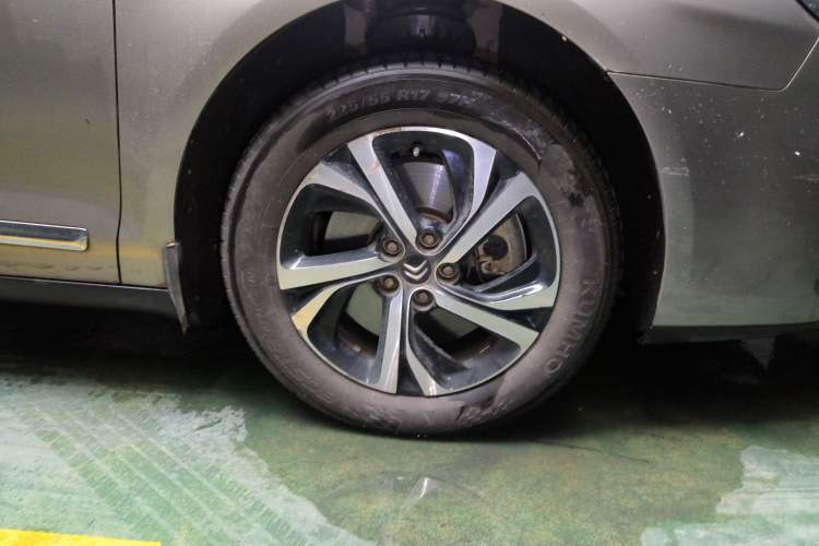 Used Citroen C5 2017 350THP Automatic Luxury Model Right Front Wheel Hub